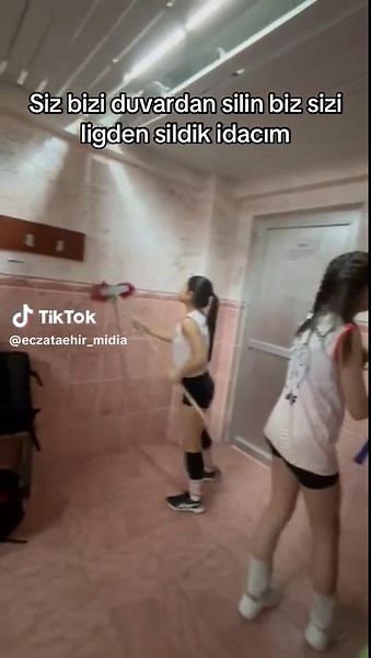 Eczataşehir_midi-Afanclub (@eczataehir_midia) adlı kullanıcının Mor - Hande Yener ile oluşturduğu videoları