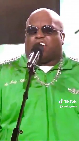 Throw back to NBA Sprite Dunk Contest in 2011 🏀😎 #ceelogreen #newmusic #forgetyou #nba