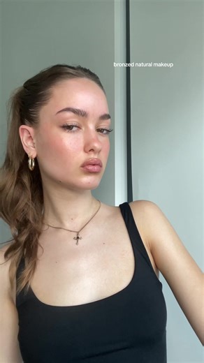 Bronzed Natural Makeup Tutorial by Holly Compton