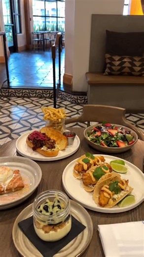 🍽️ It’s California Restaurant Month and for part 3 of the series we’re at @oxandocean located inside @zacharidunes! 🌊 🍓This restaurant is inspired by the bounty of the Oxnard Plain and its pristine coastal water. Check out these flavorful menu items! -We had Beer Batered Fish tacos, the BBQ Tri Tip Sandwich along with the organic green salad that comes with strawberry 🍓 vinaigrette and of course fresh strawberries! 😍 For dessert, you must try the fried strawberry hand pie made with local st