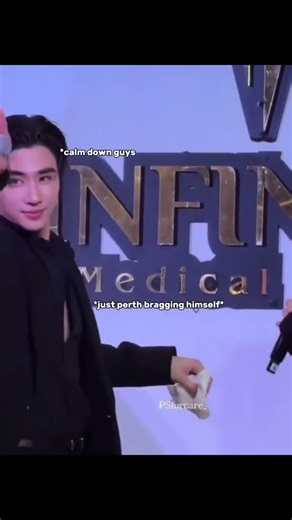 His proud expression ಡ⁠ ͜⁠ ⁠ʖ⁠ ⁠ಡ #perthsanta #perthtanapon #santapp #tiktokvideocrd #fypyoutube#fyp