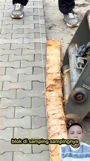 Lihat cara sederhana tapi efektif meratakan samping paving blok menggunakan balok kayu. Teknik ini membuat permukaan lebih rata, sambungan rapat, dan tampilan paving lebih profesional. Cocok untuk pekerjaan halaman, jalan, atau taman agar hasilnya presisi dan awet #PavingBlok #PemasanganPaving #MeratakanPaving #BalokKayu #TeknikTukang #TukangPro #IdeBangunan #PekerjaanRapi #TipsTukang #BangunanHalaman | Agus Herdiana