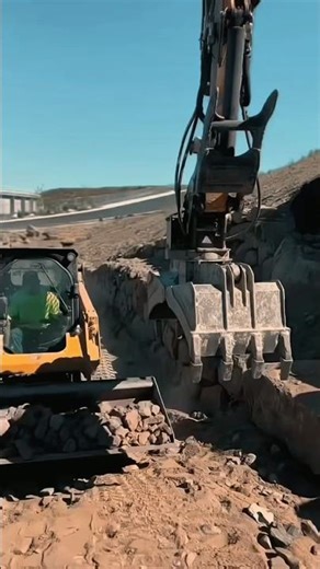 Insane Operator Skills! These Excavator Moves Are Crazy Satisfying #Excavator #HeavyEquipment #skill