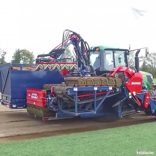 240K views · 1K reactions | The Robomax 2200 makes the process of harvesting sod much easier and a little fun. The system works automatically using a hydraulic system, effortlessly cutting and stacking sod via Brouwer Kesmac. #engineering | Interesting Engineering | Facebook
