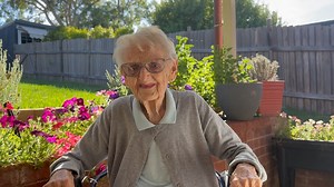 Since starting Daffy's page I have read comments and received messages asking why Daffy doesn't wear false teeth or why don't I buy her some 🤦🏼‍♀️ Here is Daffy explaining why and she makes some valid points, but in it's simplest form - it is none of anyone's business. We also talk about how Daffy has been feeling the last few days 🤕❤️👵🏻 | Daffy's Wise Words