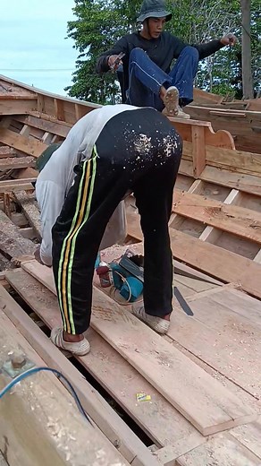 98K views · 698 reactions | Seize every opportunity that exists, even if the results are still small, because that is where the potential for success is hidden. (Raihlah setiap peluang yang ada, meski hasilnya masih kecil, karena di situlah potensi kesuksesan tersembunyi.) #boat #ship #painting #Shipbuilding #Traditionalships #Sailingboats #Woodenships #makingboats #fishingboats #masterpiece #Manchester #Amsterdam | Adi Atmanegara | Facebook