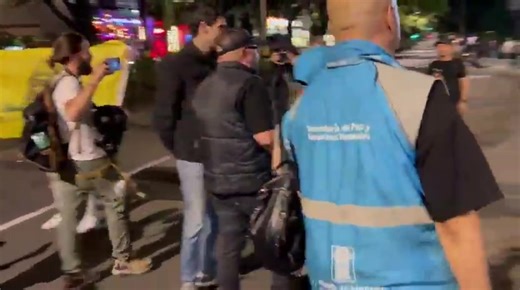 152K views · 6.3K reactions | #Colombia | La Procuraduría General inició una investigación contra el concejal de Medellín Andrés Felipe Rodríguez por haber participado con un bate de béisbol en las recientes marchas en apoyo a Palestina realizadas en el sur de la ciudad. El organismo indaga si su comportamiento podría constituir faltas disciplinarias. #ElMeridianoTeUbica | El Meridiano | Facebook