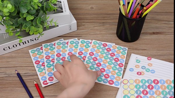 Harloon 630 Pieces Airplane Stickers for Kids Travel Map Stickers Mini Stickers Hard Planner Stickers Colorful Round Stickers Airplane Themed Party Decorations Teacher Gifts Students Rewards