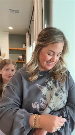 Meet the clips that change everything: ✅ Strong magnetic hold – no slipping, no tugging ✅ Sleek, seamless design ✅ Double the style power with 2-in-1 looks Endless hairstyles, zero hassle. | DAFNI