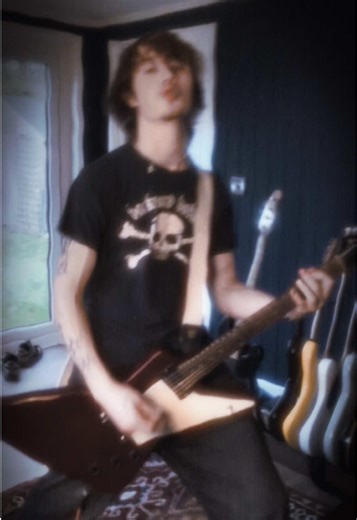 what band does this remind you of? #guitarist #riff #moshpit #alternative #90smusic