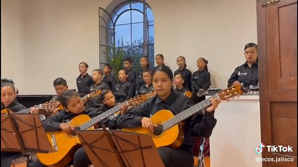 Este es el ECO más grande de Jalisco, con esto concluimos el extenso recorrido por las presentaciones de fin de semestre (2024 A) de los núcleos municipales de ECOS, Música Para la Paz. 🎶 Muchas felicidades a todo el alumnado por concluir con éxito un semestre más para su formación musical dentro del programa. En cada niña, niño y adolescente de ECOS, Música Para la Paz, hay una historia que merece ser contada. Agradecemos y reconocemos a los docentes y administrativos de cada uno de los núcleo