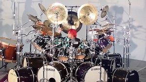 世界一巨大なドラムで豪快に紅蓮華叩いてみたwwww