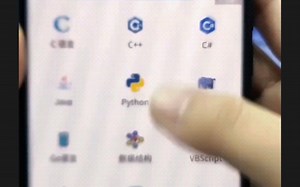 给大家分享一个我最近爱不释手的python编程学习神器无论 是前端还是后端都能用，可以利用坐公交地铁的碎片化时间学习编程，简直不要太方便!错过了血亏!