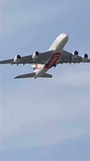 Emirates🇦🇪 Airbus A380 flyover #aviation #a380