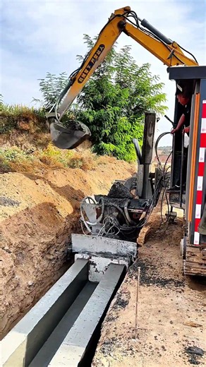 Advanced Machinery Streamlines Automated Concrete Trench Construction Projects #construction