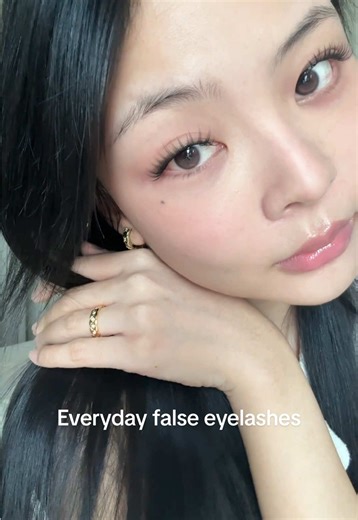Everyday False Eyelashes for Natural Makeup