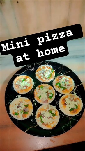 Mini Pizza Recipe at home #minipizza #pizzarecipe #easypizzarecipe #eveningsnacks #snacks #food