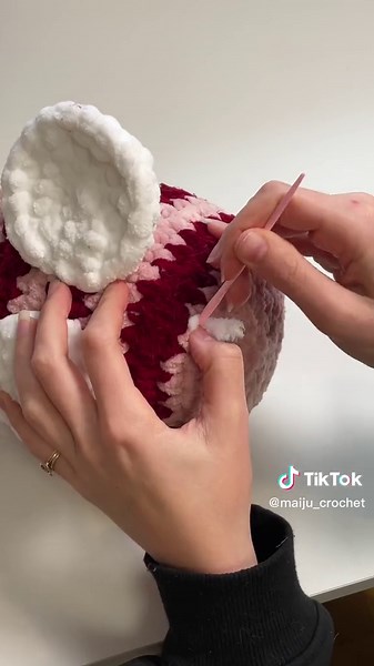 Crocheting a Valentine Gift 🤍