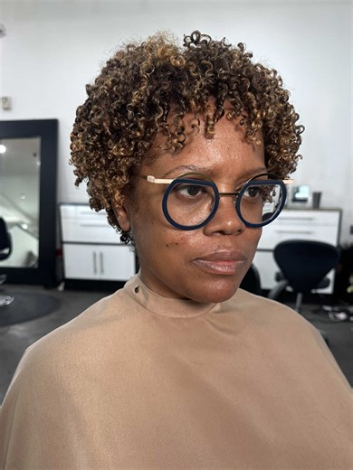 Hydrating Your Natural Hair: A Guide to Wash Day with Spray