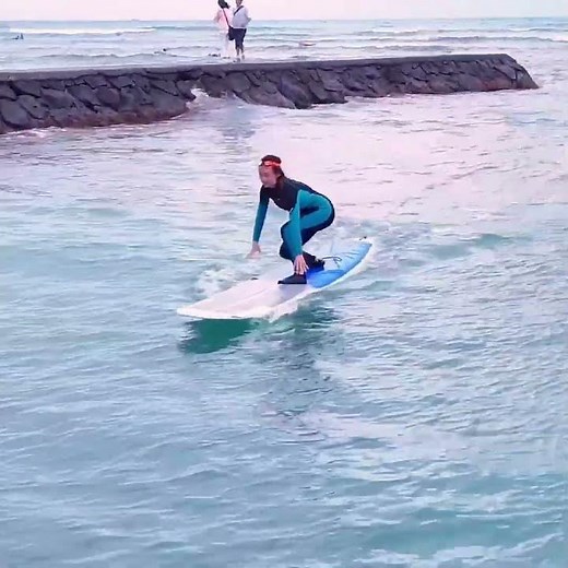 “Beginner Surf Lessons in Waikiki | Hawaii Surfing Academy Free Drone Footage” #hawaiisurfingacademy