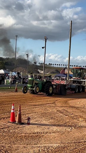 John Deere 830 Diesel Pulling Tractor Smoke Ring Machine