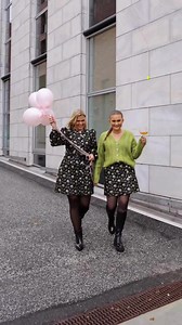 ER I KLAR? 🎉 I morgen kl. 06.00 skyder vi webshoppens 9 års fødselsdagsfest i gang på meandeliza.dk 🤩💕 Vi vil gerne forkæle alle jer, som har støttet os i alle årene. Uden jer ingen os 💓 Derfor forkæler vi med: 🎊 20% rabat på massevis af varer* 🛍 Lækre goodiebags til de første 50 der placerer en ordre over 499,- fra fredag d. 27/10 kl. 06.00. Den har en værdi af hele 1.725,- 💝 De næste 100 får en EKSKLUSIV GAVE fra Nuni Copenhagen med i pakken. Gaven har en værdi af 350,-** Så der er virk