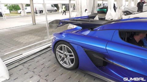 Koenigsegg Jesko Start-Up, Flybys & Brutal Accelerations – V8 Sound Madness!