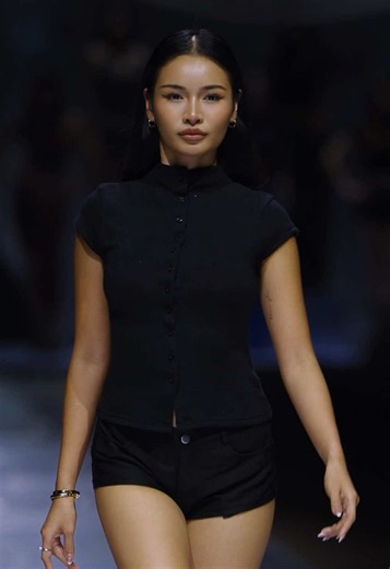AI ĐÂY AI ĐÂY ? CẢ NHÀ CHỜ ĐÓN “ĐOÁ HOA LAN “ NÀY SẼ XUẤT HIỆN VÀO SHOW DIỄN TỐI NAY NHA CHUNG THANH PHONG FASHION SHOW F/W2026 Video by Raindinh #ChungThanhPhong #ChungThanhPhongFashionShow