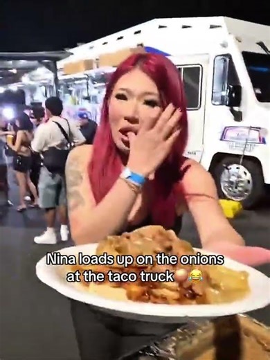 NINA LOAD UP ON THE ONIONS AT THE TACO TRUCK😂❤...#ninalin
