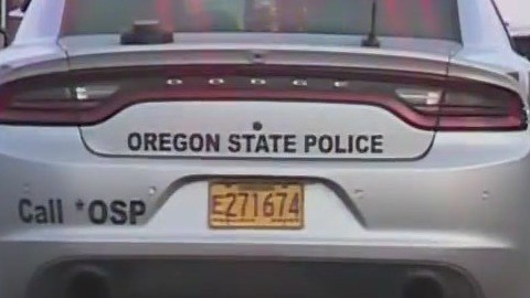 2 people die, 1 seriously injured after crash on Oregon highway