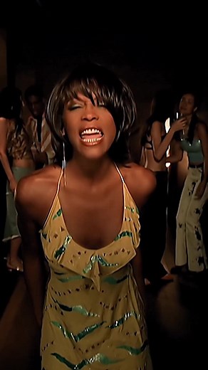 Whitney Houston and Enrique Iglesias Duet: 'Could I Have This Kiss Forever' Released in 2000