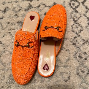 Gucci mules, size 38. Comes with dust bag
