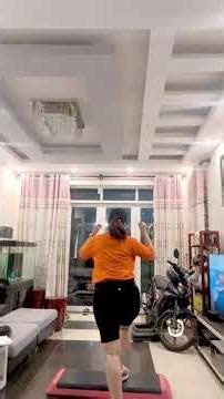 Stepmix – Các biến thể Knee Up | 4 phút vận động nhẹ tại nhà cho người bận rộn 40+