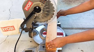 Do you want to build a snowman? Get all the details --> https://www.anikasdiylife.com/diy-wood-block-snowman/ | The DIY Life with Anika