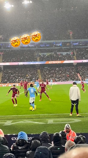 It’s too easy for Jérémy Doku 🥵 (via messi.ddd3/TT) | The18