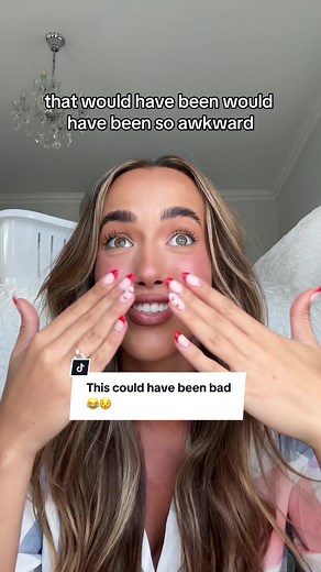 Guys surely im not the only one omfg, this could have been SO awkies😂😂