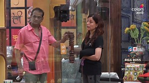 बिचुकले किशोरींना आपल्या strategy च्या जाळ्यात ओढू पाहात होते खरं. पण झालं भलतंच... पाहा #BiggBossMarathi2 आज रात्री 9.30 वा. #ColorsMarathi वर Voot वर कधीही. | Colors Marathi