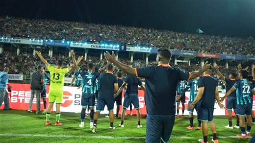 𝗖𝗮𝗹𝗶𝗰𝘂𝘁 𝗙𝗼𝗼𝘁𝗯𝗮𝗹𝗹 𝗖𝗹𝘂𝗯 on Instagram: "Claps shaking the stadium … voices lifting the city. Our 12TH MAN. 💪📈"