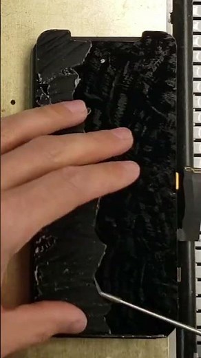 iPhone XR screen damage