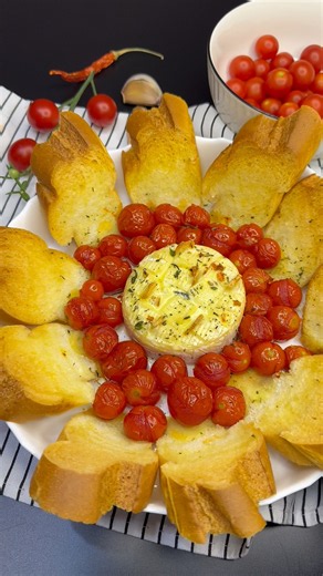 🍅Baked Camembert with Cherry Tomatoes