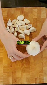 1.1K views · 23 reactions | Check out this quick and easy method to peel garlic in seconds! Need more handy cooking tips. Check out more on the blog https://fayi.com.au/ #GarlicHacks #QuickPeel #KitchenTips #CookingHacks | Fayi Cookbooks | Facebook