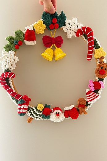 🧶🎅 Bring a touch of handmade warmth to your Christmas decor! This beautiful crochet Christmas wreath is completely handmade - every candy cane, snowflake, mitten, and little Santa was crocheted with love and care 💚 Perfect for hanging on your door, above the fireplace, or as a festive centerpiece, this wreath adds a cozy and cheerful holiday vibe to any home 🎁 🌟 Each one is unique - made stitch by stitch, full of holiday spirit and joy. Whether you’re decorating your home or looking for a h