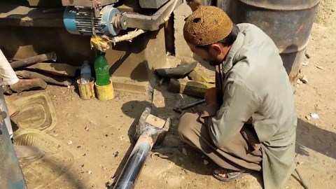 Fixing Broken Hydraulic Jack Pin Bush with Expertise