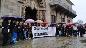 El alumnado exige la expulsión de Luciano Méndez al grito de "fuera machismo de la USC"