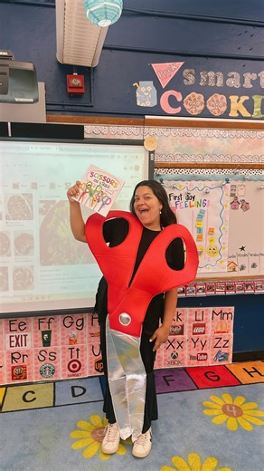 Amanda Lorenzo on Instagram: "✂️SCISSOR SALAD🥗 This weeks skill is practicing our cutting! So we started the week by cooking (or should I say cutting) up a delicious scissor salad. This is a fun way to see who needs some extra guidance with scissors + to get the kiddos to continue practicing their fine motor skills🥕🌶️🥒🍅"