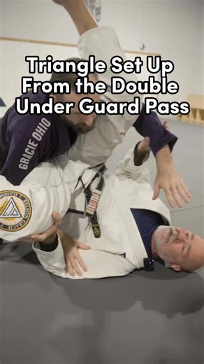 Shut down the double under stack pass and set up the triangle choke! #gracieohio #jiujitsu #bjj #graciejiujitsu #relsongraciejiujitsu #relsongracie #triangle #trianglechoke #trianglechokesetup | Gracie Ohio Jiu-Jitsu Academy - Columbus