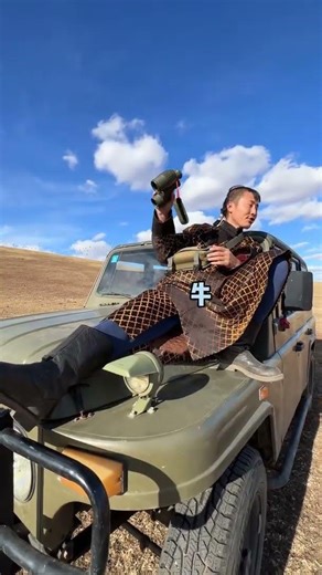 Batu and Badara set off together to find sheep!