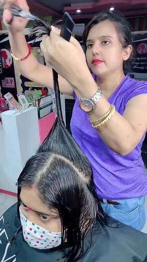60M views · 315K reactions | New waterfall Haircut ‍♀️ #hairhacks #haircut #fashionhacks #influencer #reels #falaknaaz #rajufalak | Falak Naaz | Facebook