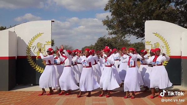 Dinaledi tsa Thau Thau Haramanuba: Dance in Botswana