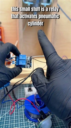 ESP32 - Testing PIR sensor on Pneumatic Cylinder#esp32 #pneumatics #arduinoproject